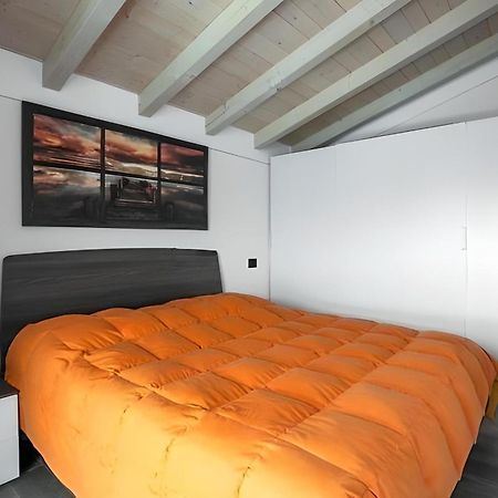 Appartamento Grande Terrazza Vista Lago Parzanica Eksteriør billede