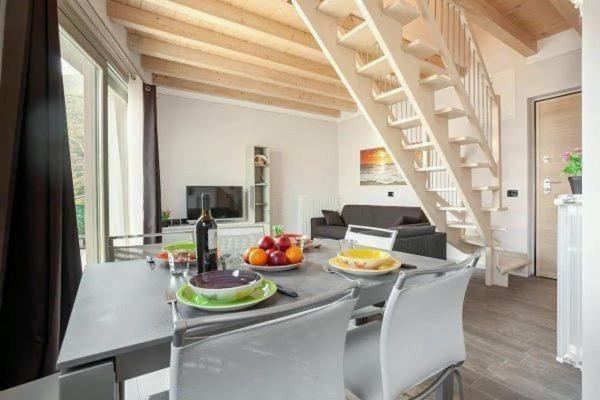 Appartamento Grande Terrazza Vista Lago Parzanica Eksteriør billede