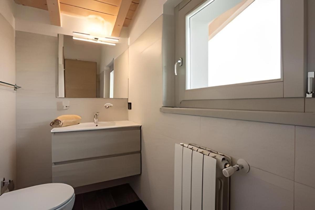 Appartamento Grande Terrazza Vista Lago Parzanica Eksteriør billede