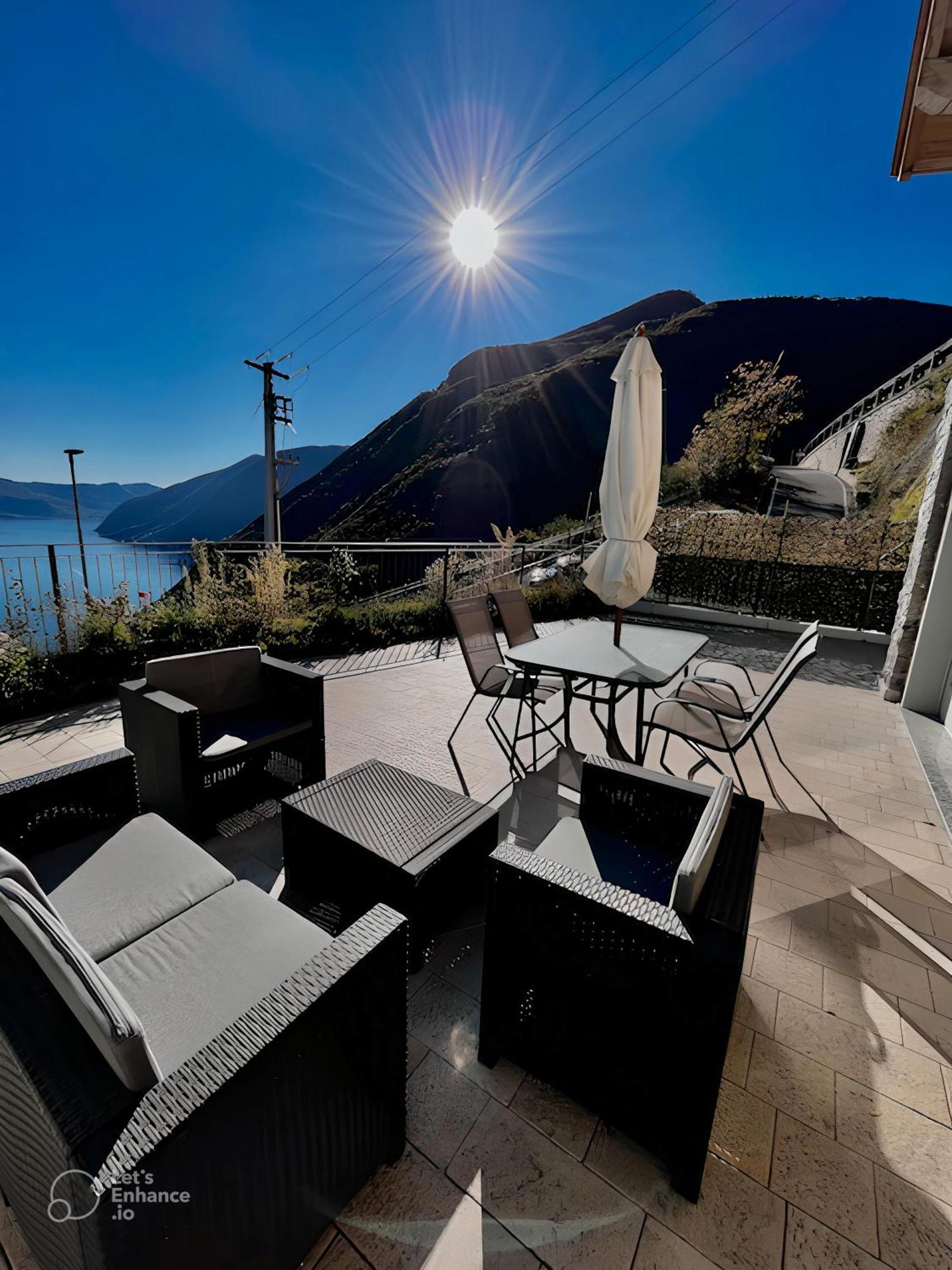 Appartamento Grande Terrazza Vista Lago Parzanica Eksteriør billede
